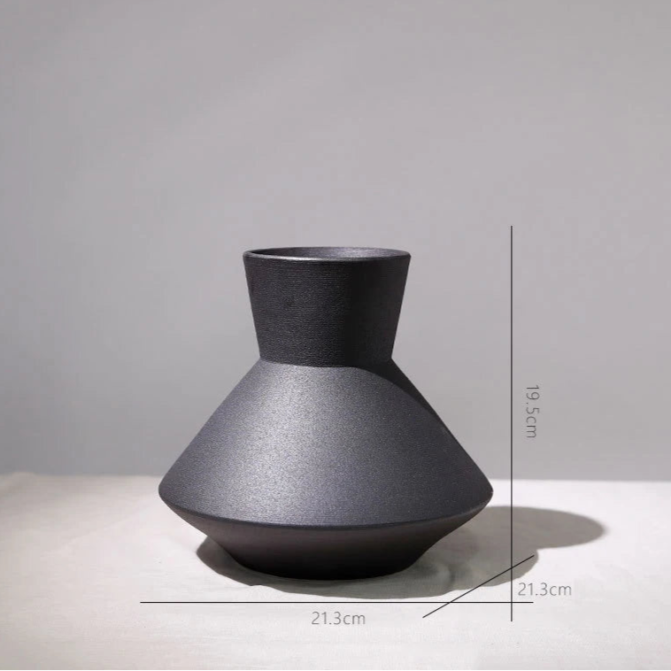 195 x 213 Black ceramic vase on a light gray background with dimensions.